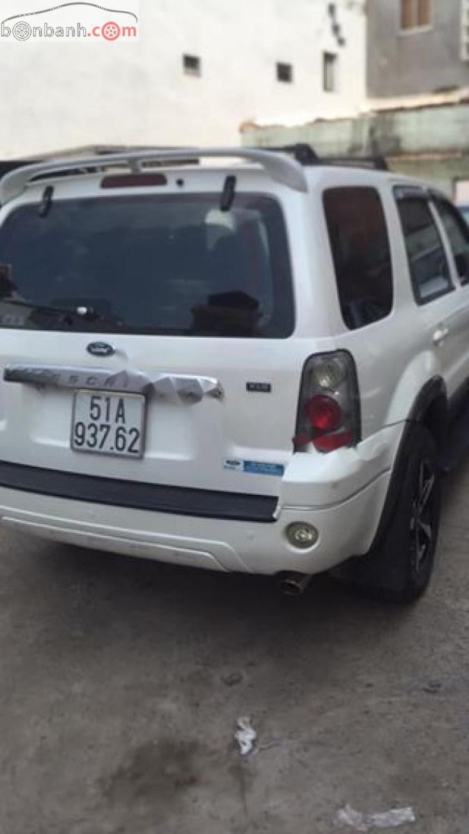 Ford Escape 2.3 2004 - Bán Ford Escape 2.3 đời 2004, màu trắng, ít sử dụng 