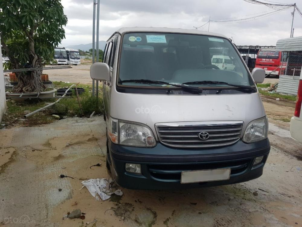 Toyota Hiace 2004 - Cần bán xe Toyota Hiace năm sản xuất 2004, màu bạc, giá cạnh tranh