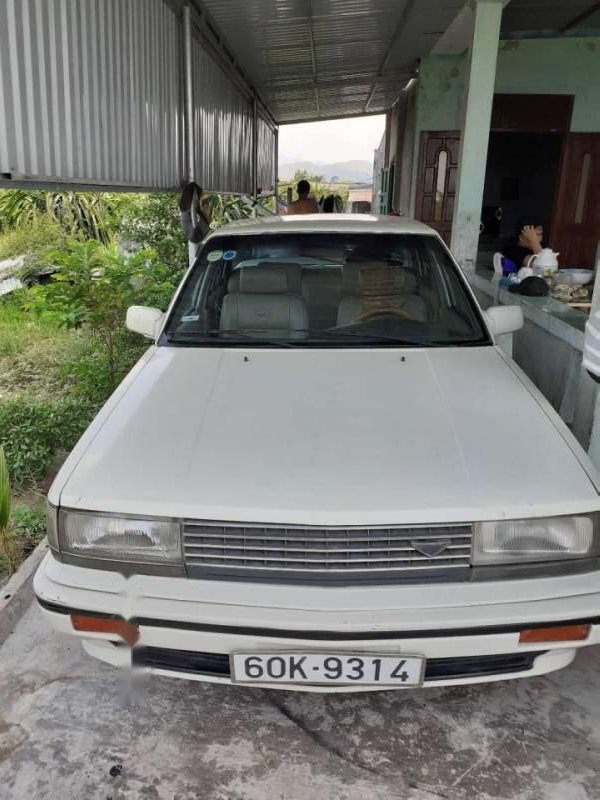 Nissan Bluebird 1992 - Bán Nissan Bluebird đời 1992, màu trắng, nhập khẩu nguyên chiếc