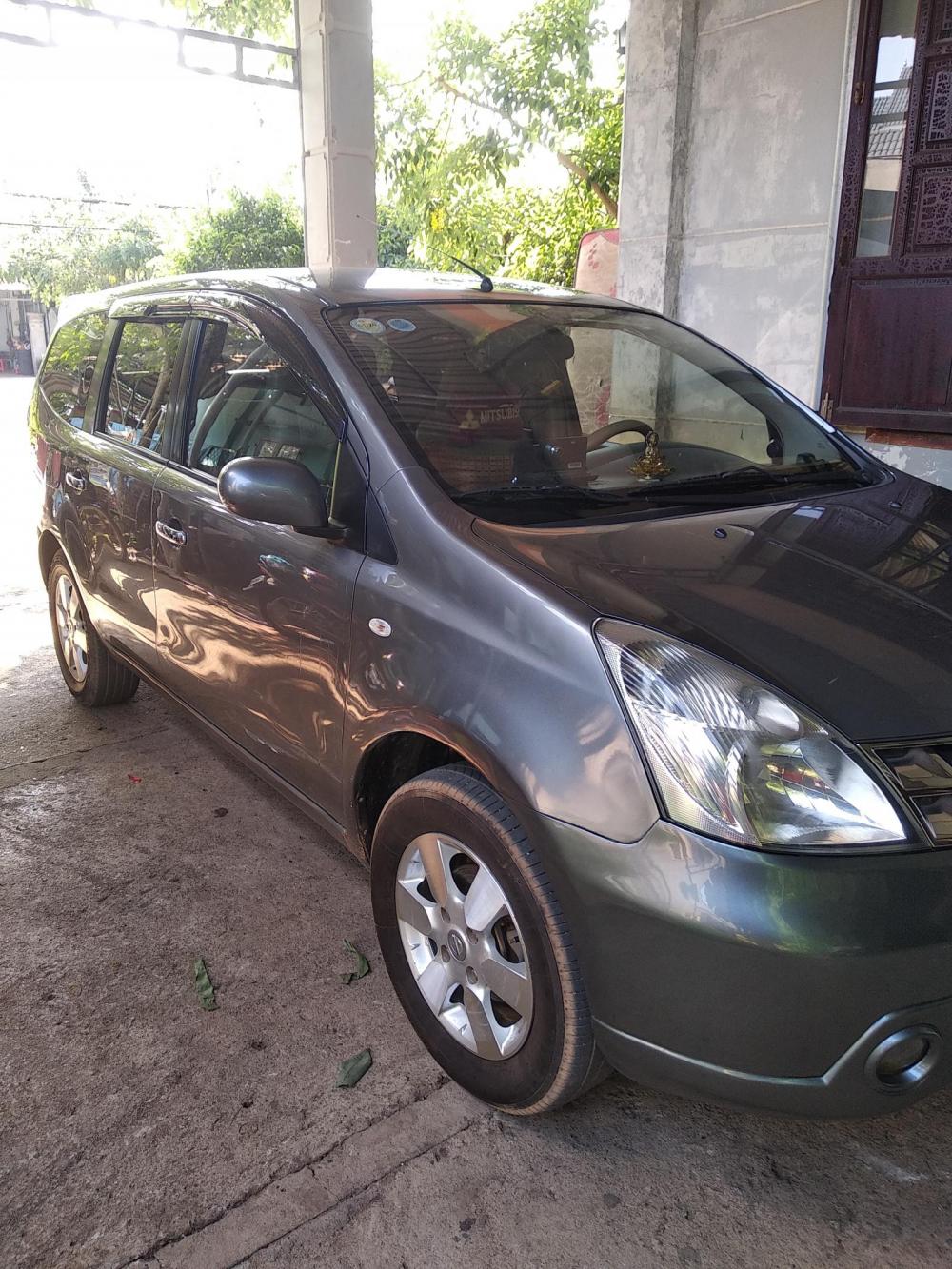 Nissan Grand livina 2010 - Bán xe 7 chỗ Nissan Livina cuối 2010 giá 320 triệu