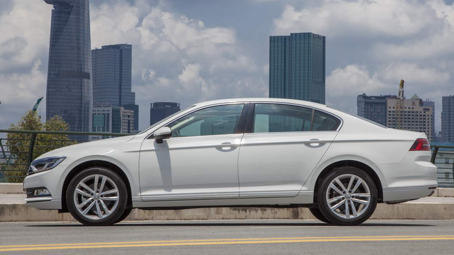 Volkswagen Passat BlueMotion 2018 - Bán ô tô Volkswagen Passat BlueMotion năm 2018