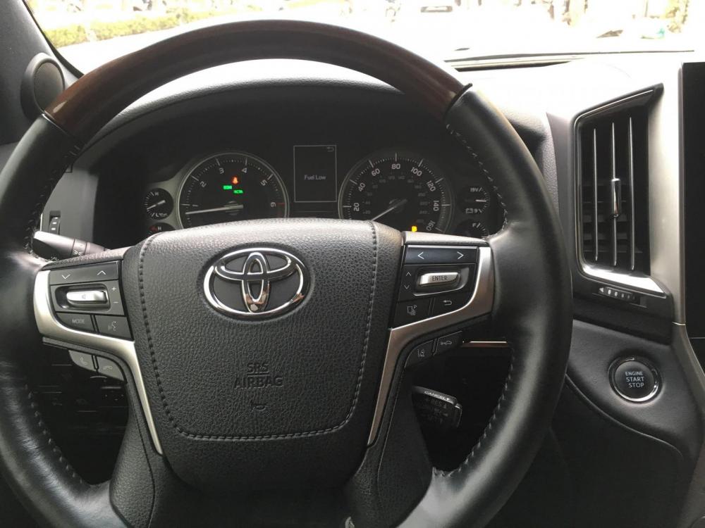 Toyota Land Cruiser 2016 - Bán Toyota Land Cruiser V8 5.7L model 2016, màu đen xe nhập khẩu nguyên chiếc