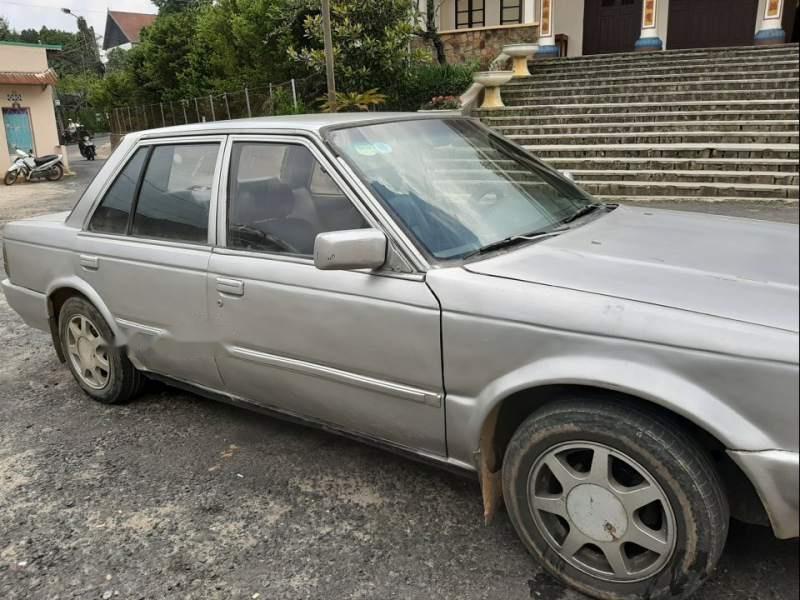 Nissan Bluebird 1990 - Thanh lý xe Nissan Bluebird đời 1990, màu bạc
