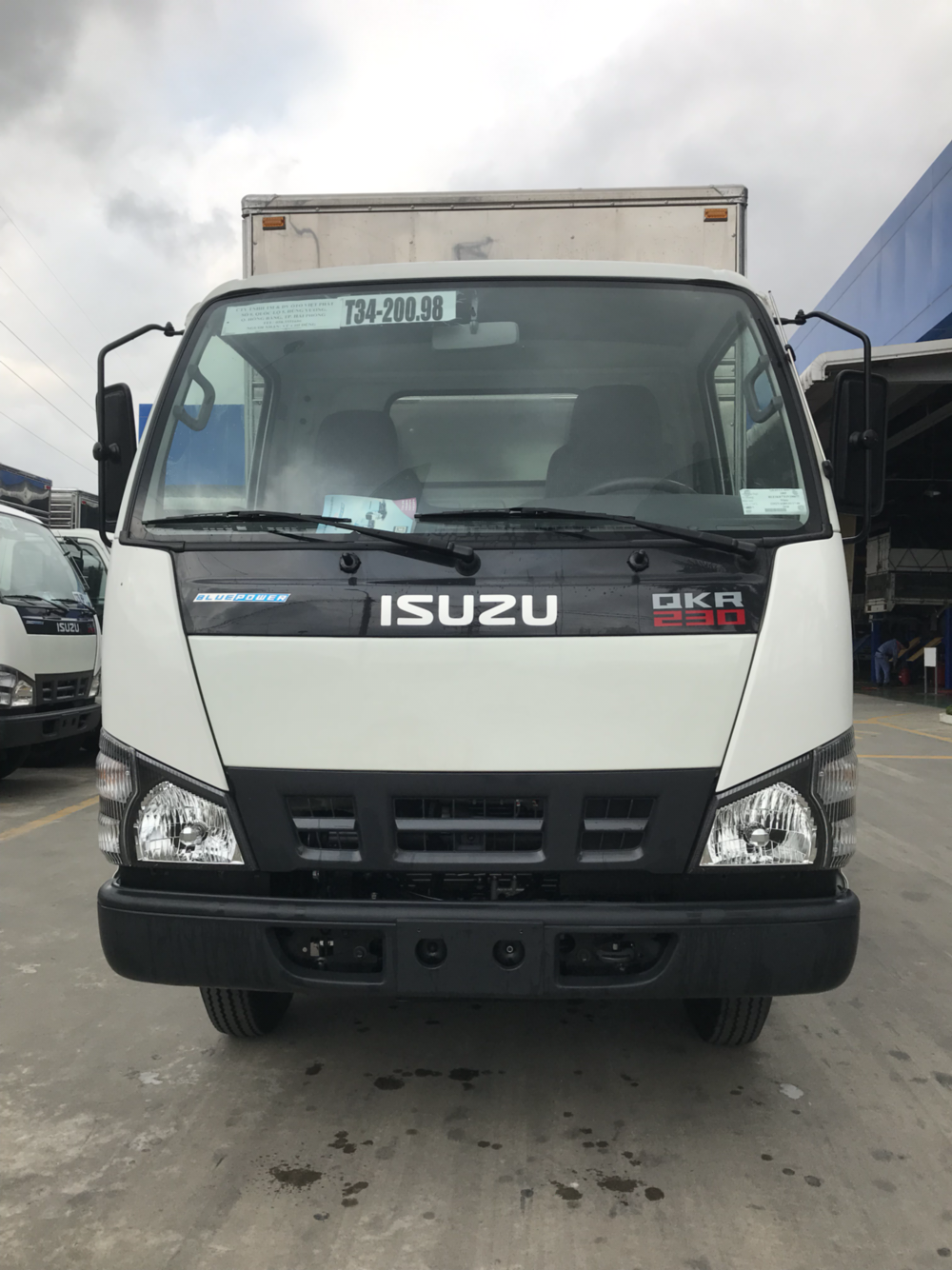 Isuzu QKR   2018 - Bán Isuzu QKR đời 2018 màu trắng, 475 triệu, xe nhập