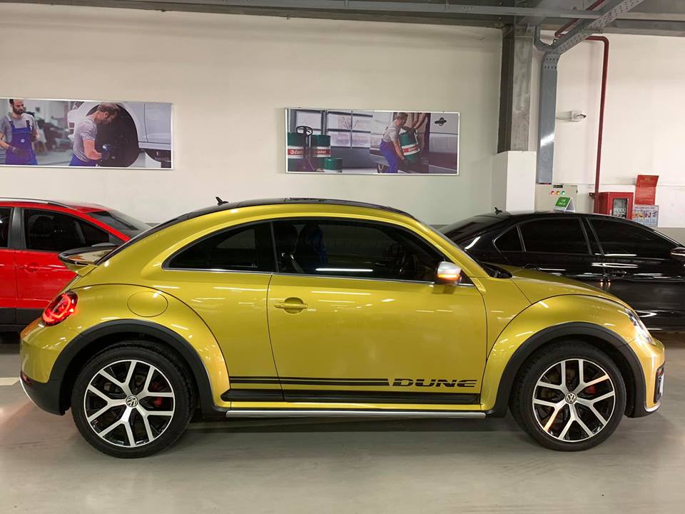 Volkswagen New Beetle 2019 - Huyền thoại Đức 2019, lạ độc cá tính, hỗ trợ đổi màu sơn động cơ 2.0 Turbo, 4 chỗ, cao cấp, tặng tiền mặt, vay bank 90%