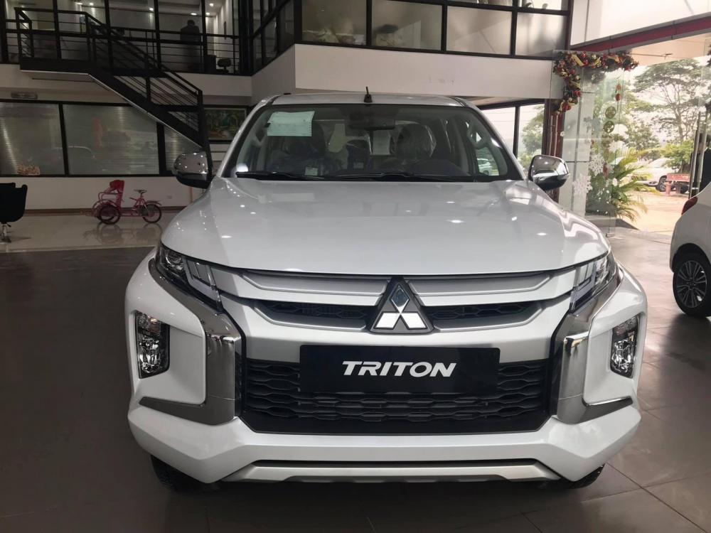 Mitsubishi Triton 2019 - Cần bán Mitsubishi sản xuất 2019, màu trắng, xe nhập, 2 cầu, số tự động