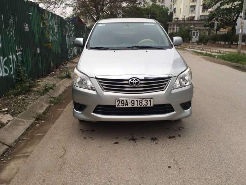 Toyota Innova G 2014 - Bán Toyota Innova G sản xuất năm 2014, màu bạc chính chủ