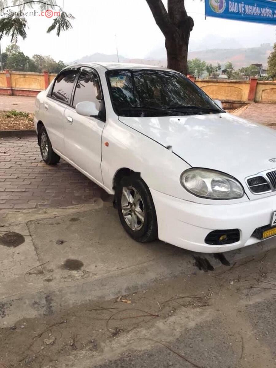 Daewoo Lanos SX 2002 - Cần bán xe Daewoo Lanos SX 2002, màu trắng, xe máy nổ êm