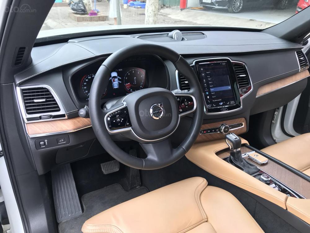 Volvo XC90 2017 - Bán xe Volvo XC90 dùng lướt, mới 99.9%, hỗ trợ bank tới 75%. Liên hệ để nhận giá tốt: 0982 859 382