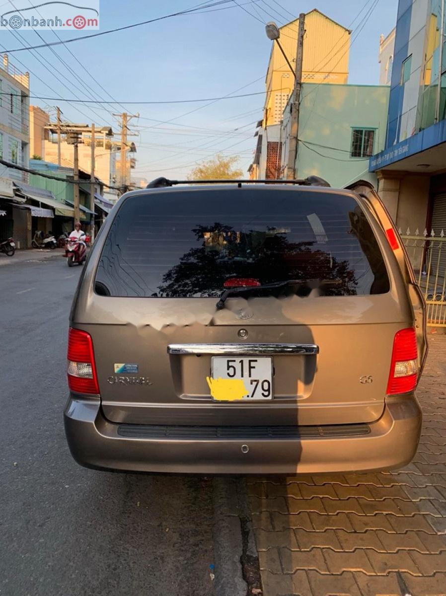 Kia Carnival GS 2.5 MT 2007 - Bán Kia Carnival GS 2.5 MT năm sản xuất 2007, màu xám  