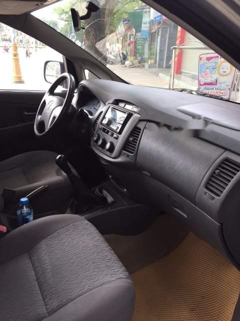 Toyota Innova   2013 - Bán xe Toyota Innova sản xuất năm 2013, màu bạc, chính chủ