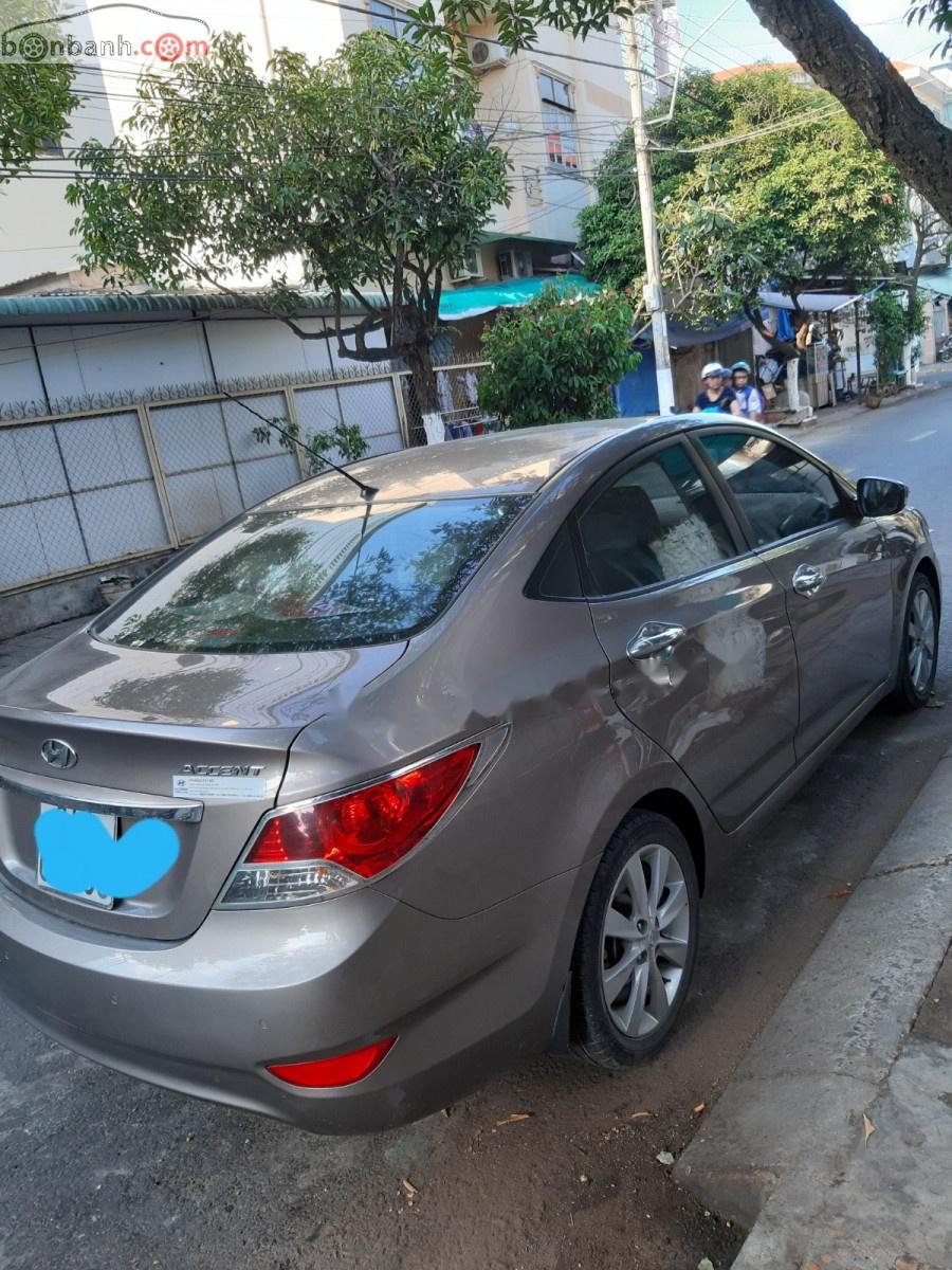 Hyundai Accent 1.4 MT 2012 - Cần bán lại xe Hyundai Accent 1.4 MT năm sản xuất 2012, màu nâu, nhập khẩu nguyên chiếc xe gia đình, giá 380tr