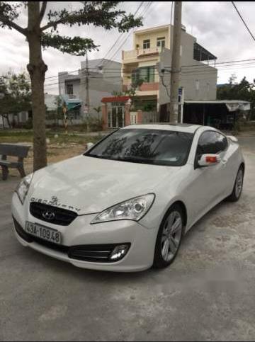 Hyundai Genesis 2011 - Cần bán lại xe Hyundai Genesis năm 2011, màu trắng xe gia đình