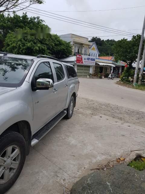 Isuzu Dmax MT 2013 - Bán xe Isuzu Dmax MT đời 2013, màu bạc, nhập khẩu  