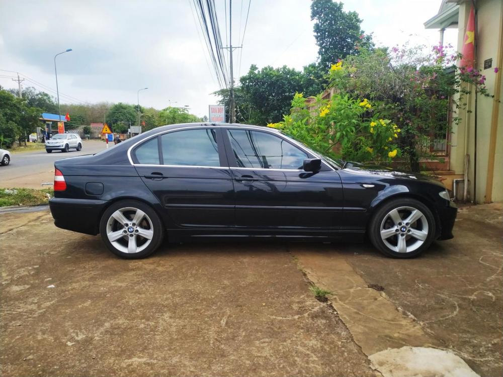 BMW 3 Series 325i 2004 - Bán xe BMW 3 Series 325i sản xuất năm 2004, màu đen