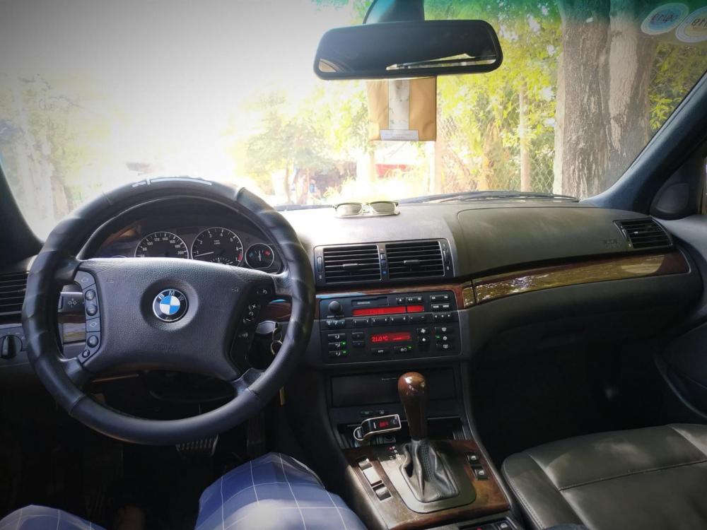 BMW 3 Series 325i 2004 - Bán xe BMW 3 Series 325i sản xuất năm 2004, màu đen