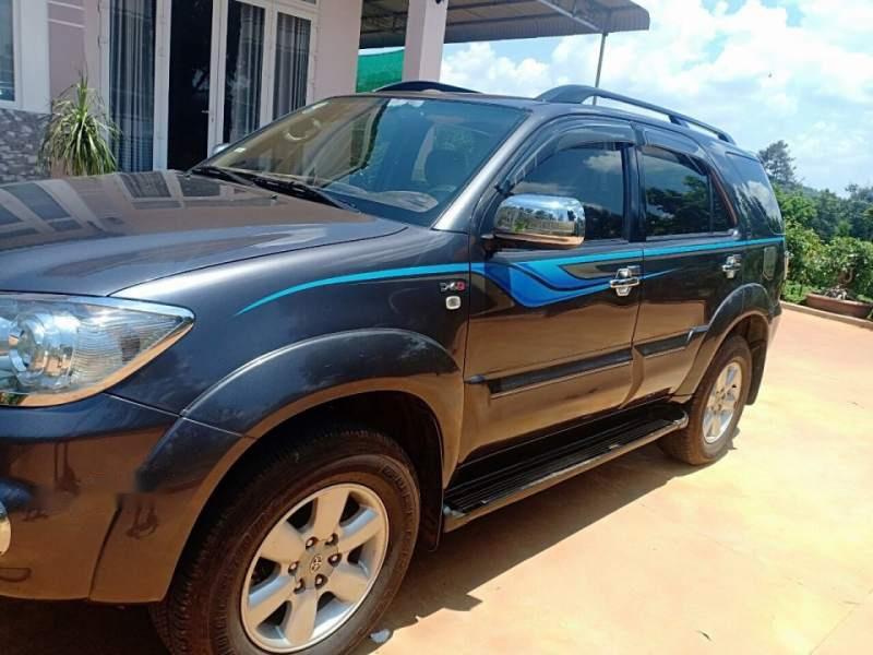 Toyota Fortuner  MT 2011 - Bán Fortuner đời 2011, máy dầu số sàn, màu xám sơn zin 100%