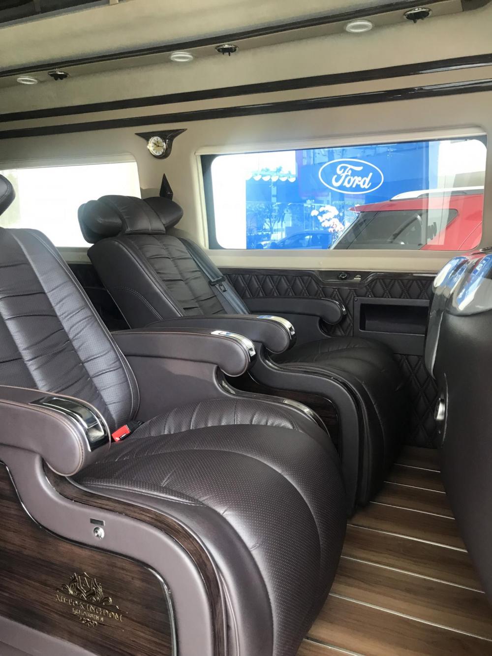 Ford Transit 2019 - Cần bán Ford Transit Limousine vip trung cấp, dành cho chuyên gia, đẳng cấp doanh nhân