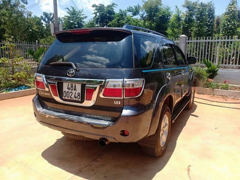 Toyota Fortuner  MT 2011 - Bán Fortuner đời 2011, máy dầu số sàn, màu xám sơn zin 100%