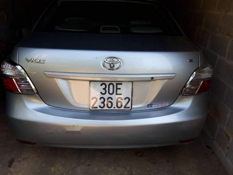 Toyota Vios 2010 - Cần bán xe Toyota Vios năm 2010, màu bạc, nhập khẩu