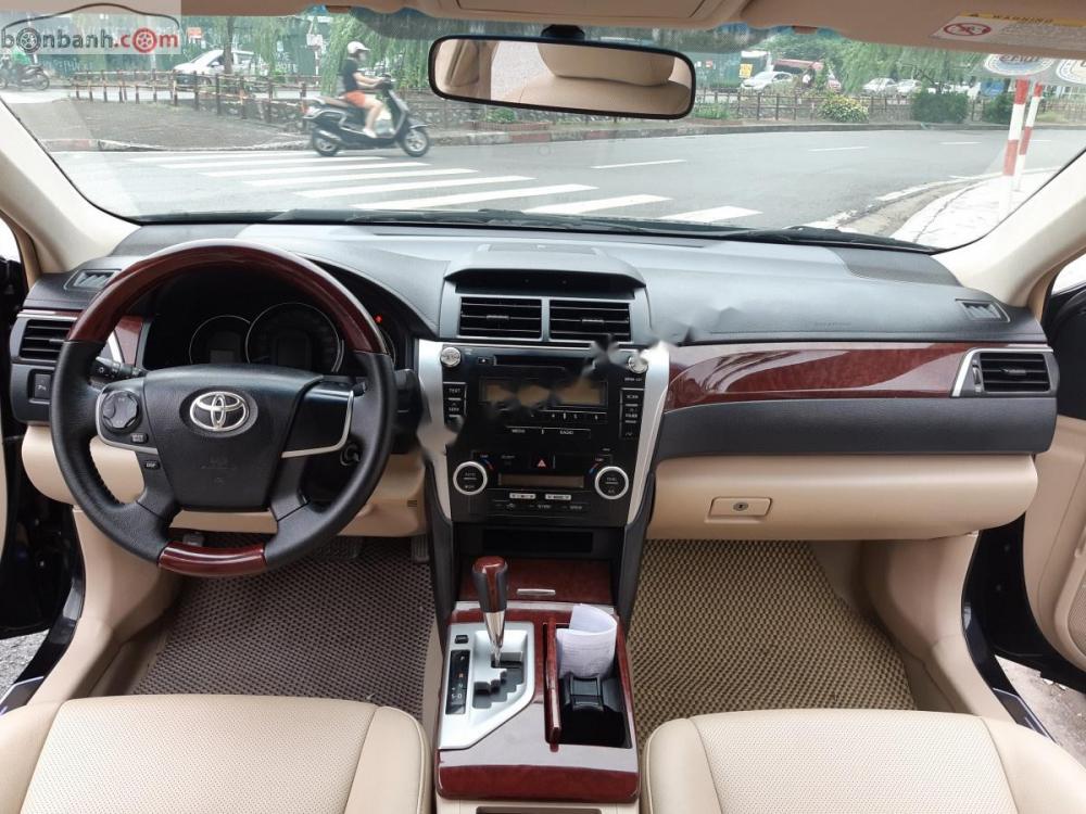 Toyota Camry 2.0E 2013 - Bán Toyota Camry 2.0E 2013, màu đen, xe gia đình