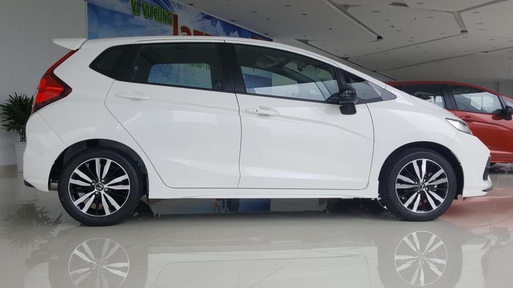 Honda Jazz V 2019 - [SG] Bán Honda Jazz, màu trắng - Nhập Thái Lan - Tặng hơn 100 triệu - xin LH: 0901.898.383