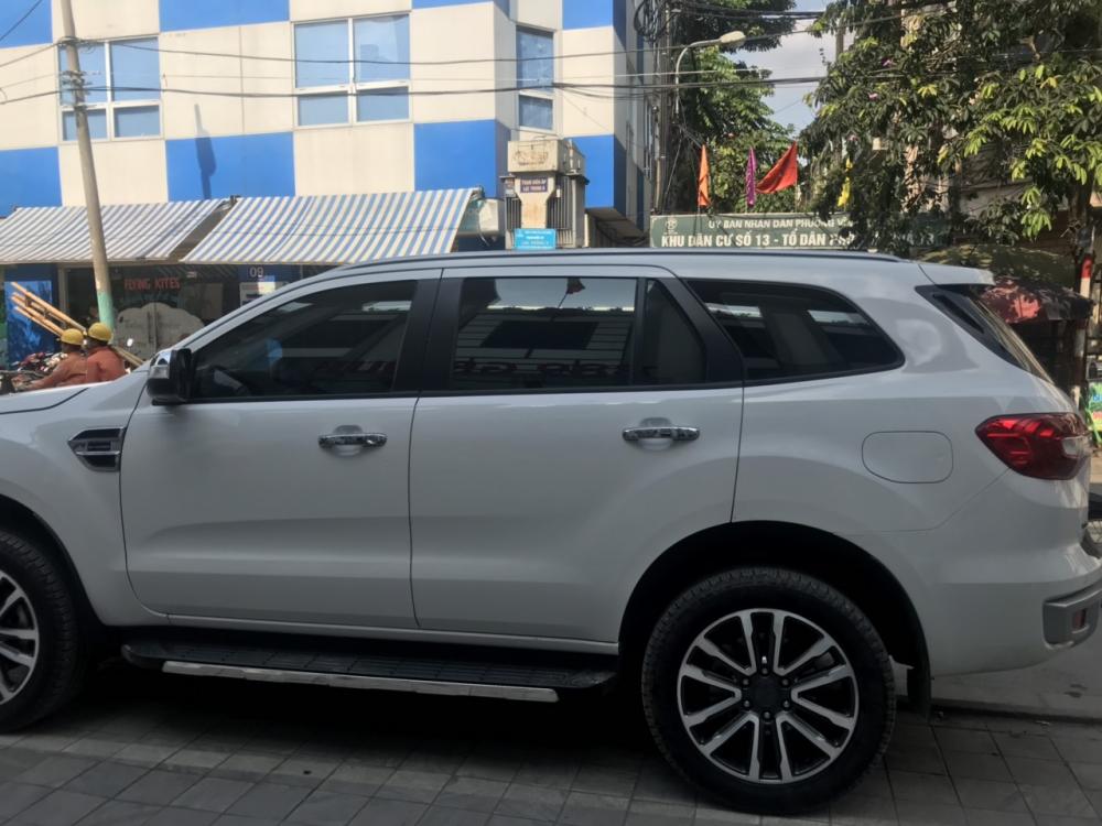 Ford Everest  Titanium 2018 - Bán Ford Everest  năm sản xuất 2018, màu trắng, xe nhập