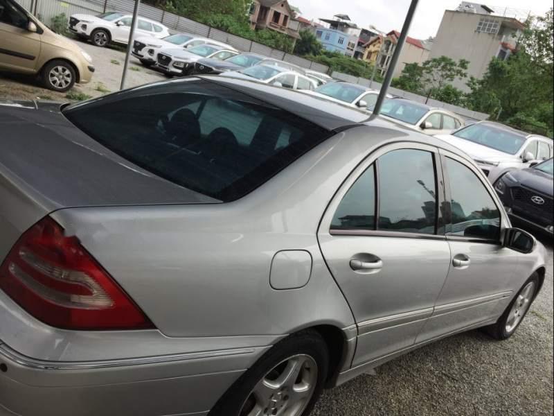 Mercedes-Benz C class  C240 2004 - Cần bán gấp Mercedes C240 sản xuất 2004, màu bạc, giá chỉ 225 triệu