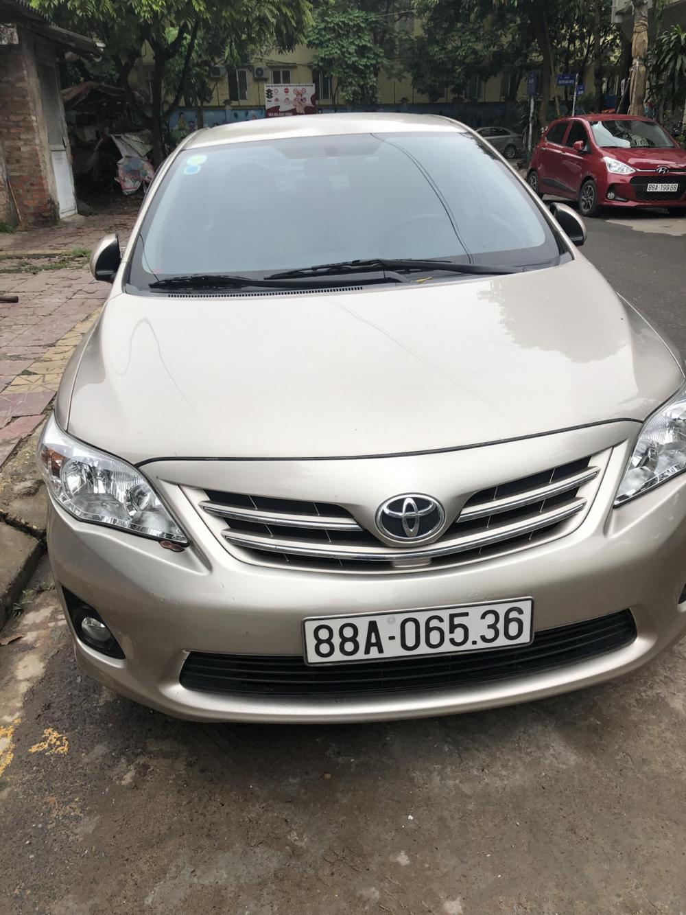 Toyota Corolla altis 2014 - Bán Toyota Corolla Altis năm 2014 màu vàng, giá tốt