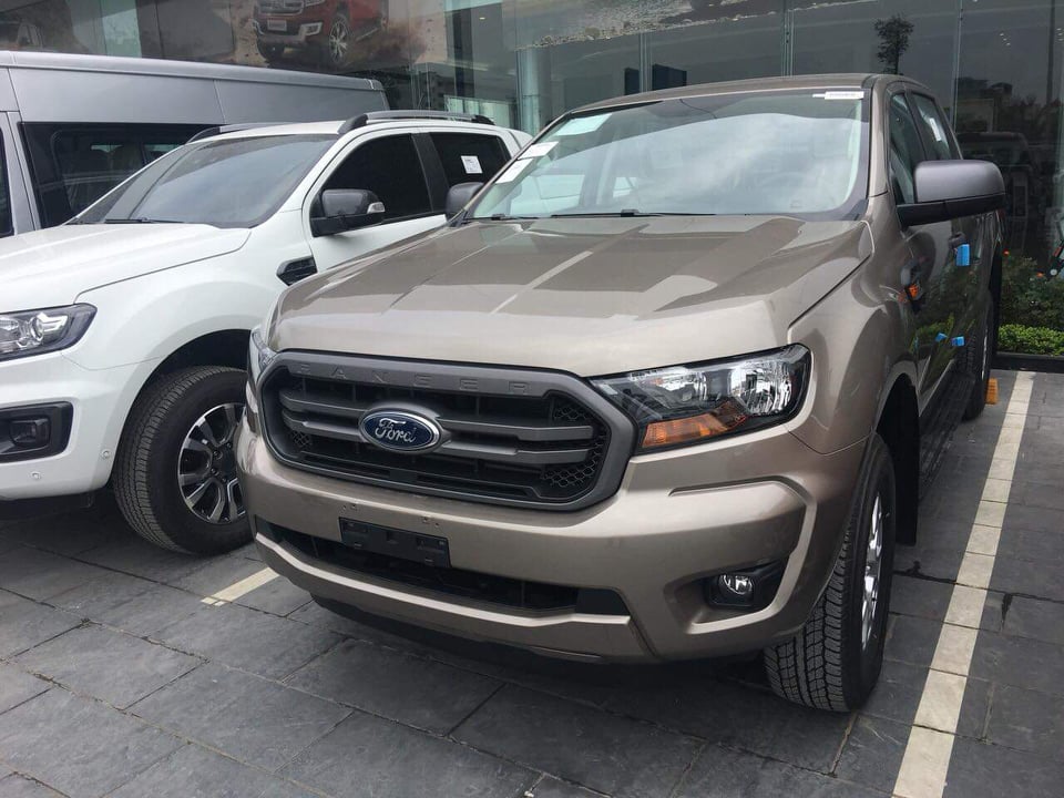 Ford Ranger XLS  AT 2019 - Yên Bái Ford - Xe giao ngay Ranger XLS 1 cầu AT 2019, màu vàng, nhập khẩu, LH 0978212288