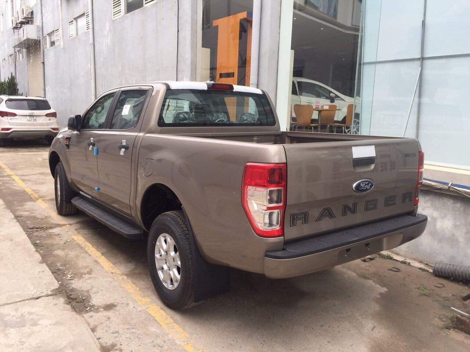 Ford Ranger XLS  AT 2019 - Yên Bái Ford - Xe giao ngay Ranger XLS 1 cầu AT 2019, màu vàng, nhập khẩu, LH 0978212288