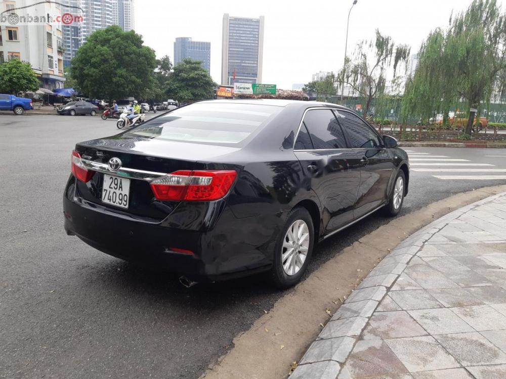 Toyota Camry 2.0E 2013 - Bán Toyota Camry 2.0E 2013, màu đen, xe gia đình