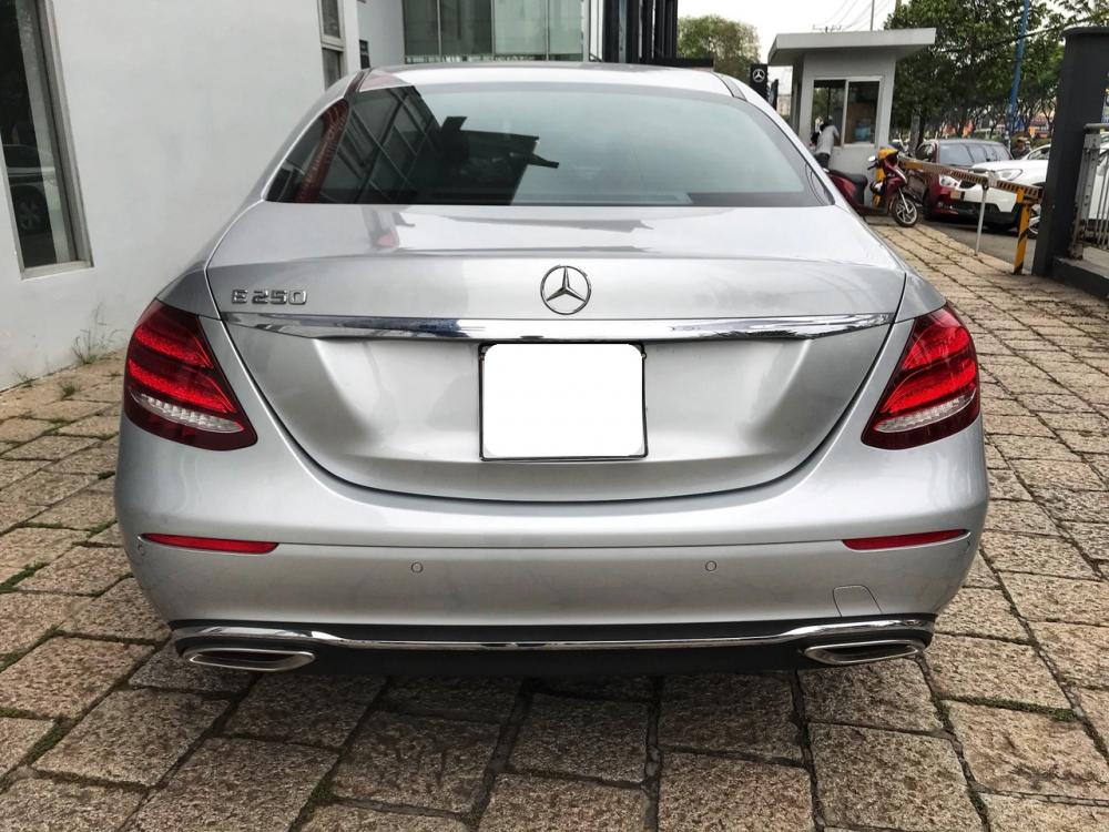 Mercedes-Benz E class E250 2017 - Bán Mercedes E250 BH 3 năm, ĐK 8/2018 (Chính hãng Mercedes)