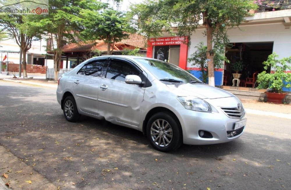 Toyota Vios MT 2010 - Cần bán lại xe Toyota Vios MT sản xuất năm 2010, màu bạc còn mới giá cạnh tranh