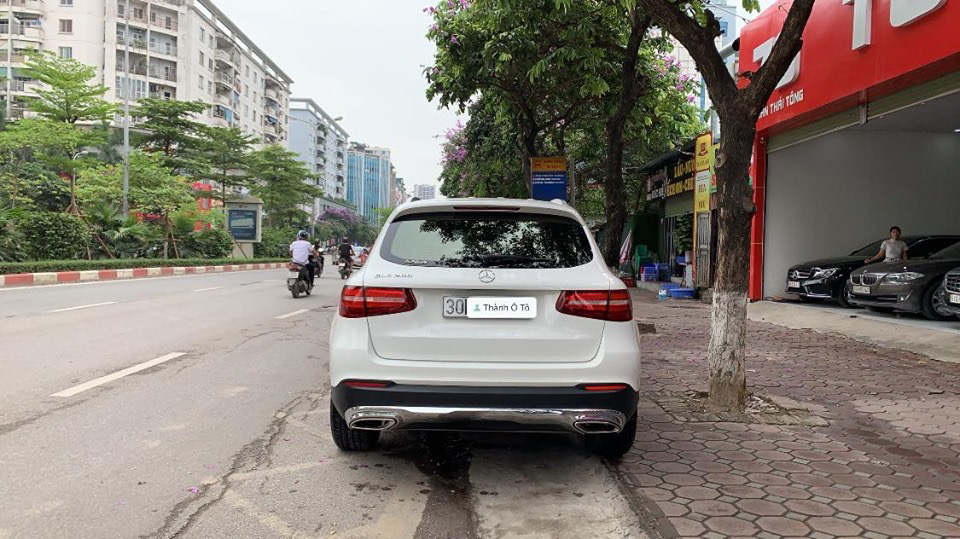 Mercedes-Benz GLC-Class GLC 200 2018 - Bán GLC 200 sản xuất 2018, odo 5000 chuẩn, tên cá nhân - biển Hà Nội