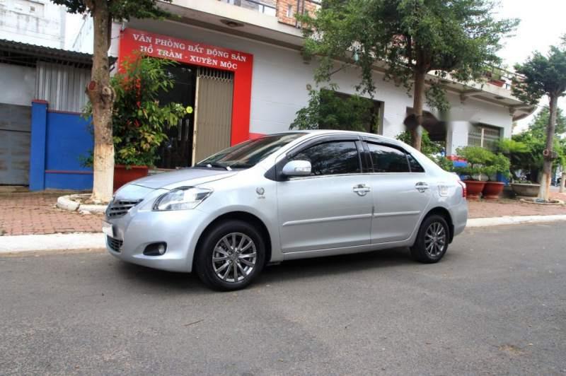 Toyota Vios   2010 - Bán Toyota Vios sản xuất năm 2010, màu bạc, xe còn mới