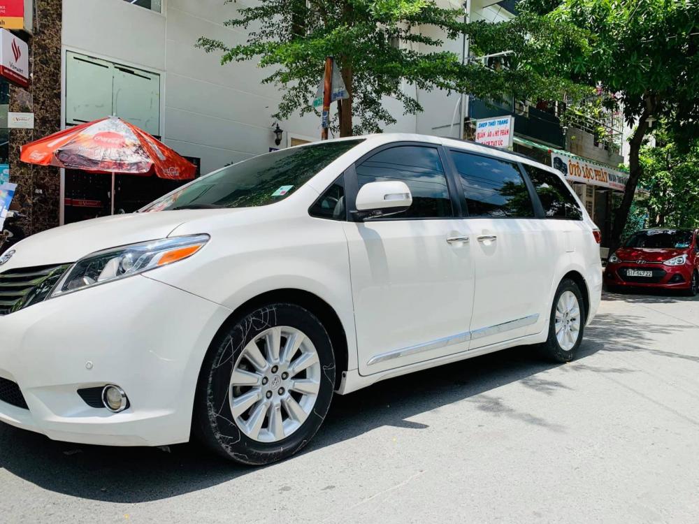 Toyota Sienna Limited 2013 - Bán Toyota Sienna Limited năm sản xuất 2013, màu trắng, nhập khẩu nguyên chiếc