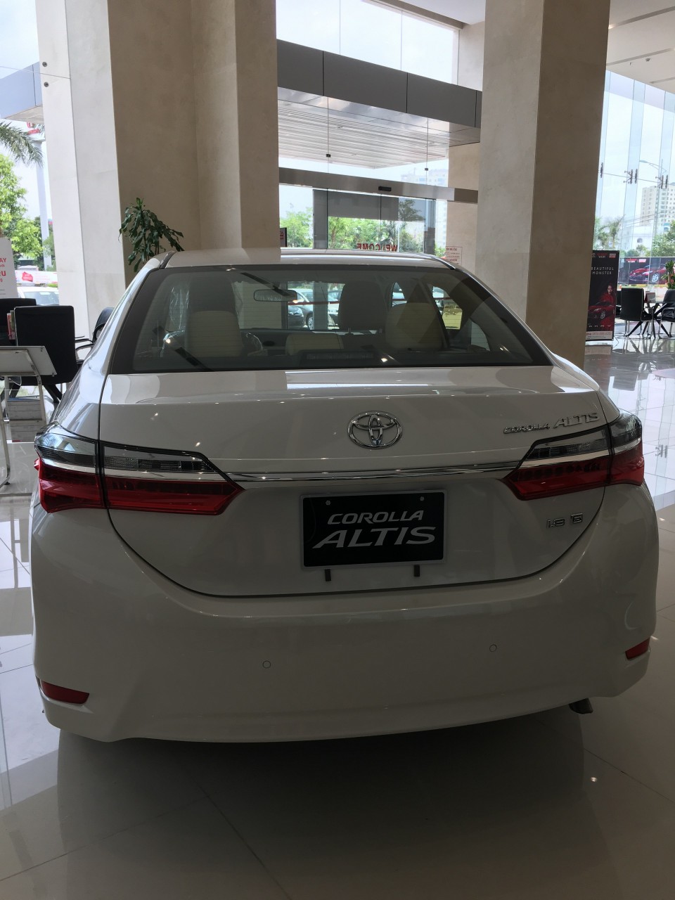 Toyota Corolla altis 1.8 G 2019 - Cần bán Toyota Corolla Altis 1.8 G đời 2019, màu trắng