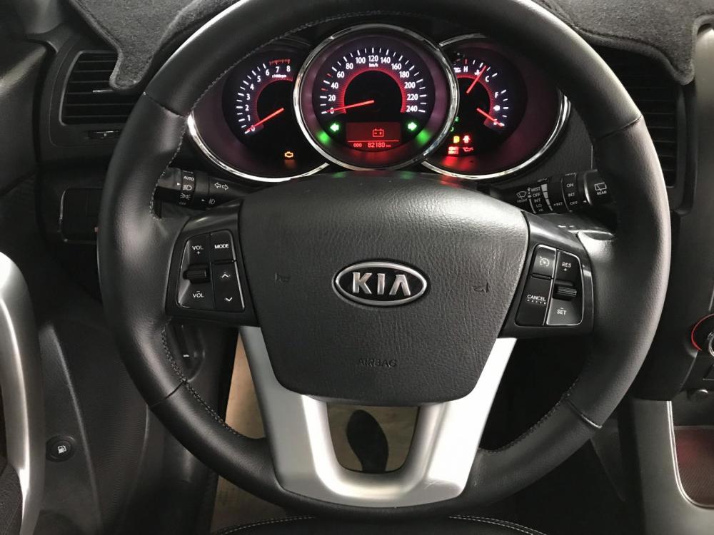 Kia Sorento 2.4MT 2012 - Bán Kia Sorento 2.4MT màu bạc, số sàn, 7 chỗ, máy xăng, sản xuất 2012, full options