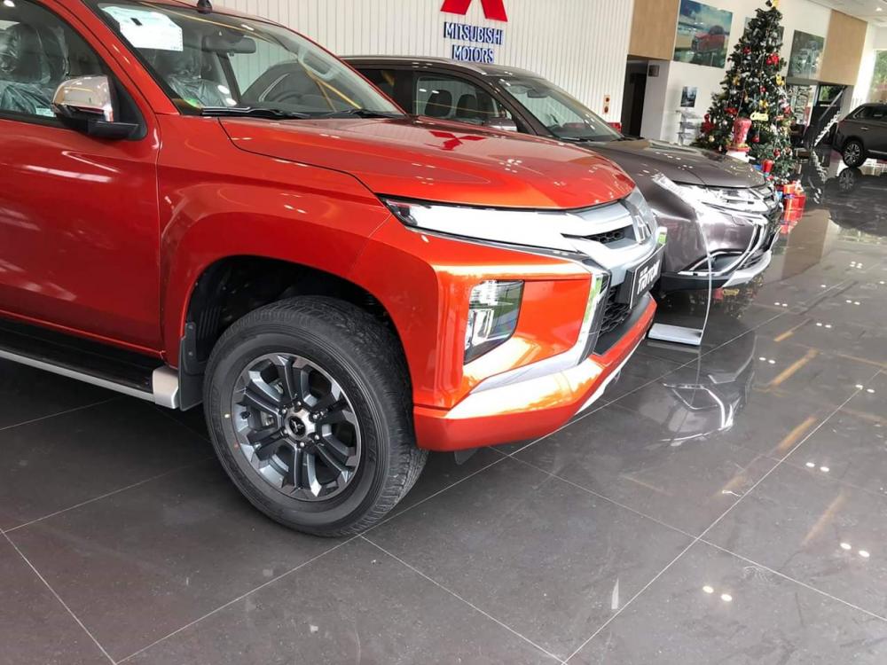 Mitsubishi Triton 4x2 AT 2019 - Bán Mitsubishi Triton 4x2 AT đời 2019, màu cam, nhập khẩu, hỗ trợ trả góp 80%, tại Quảng Trị