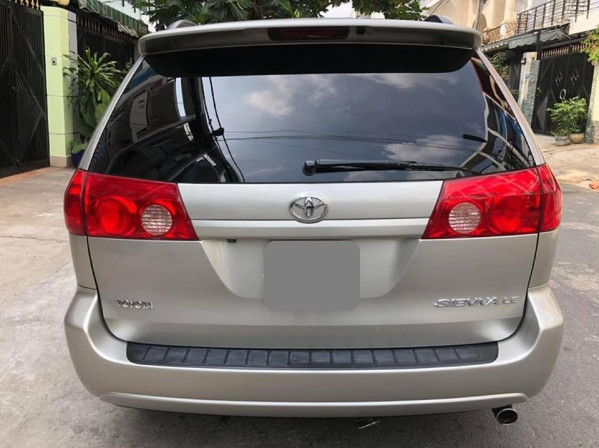 Toyota Sienna 2009 - Bán Toyota Sienna LE 2009 nhập Mỹ màu bạc, biển số thành phố