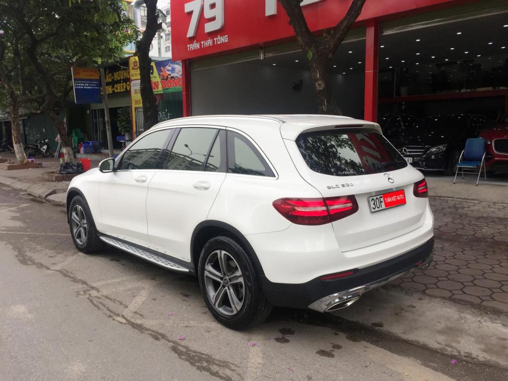 Mercedes-Benz GLC-Class 200 2018 - Bán ô tô Mercedes GLC 200 năm sản xuất 2018, màu trắng