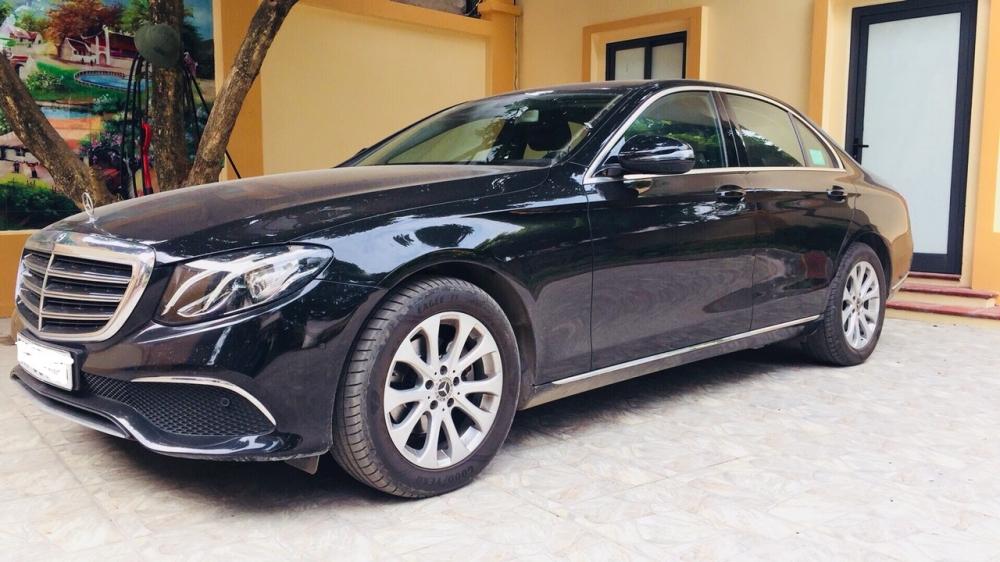 Mercedes-Benz E class 2018 - Cần bán lại xe Mercedes đời 2018, màu đen số tự động