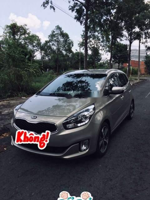 Kia Rondo 2016 - Bán ô tô Kia Rondo sản xuất 2016, màu vàng cát