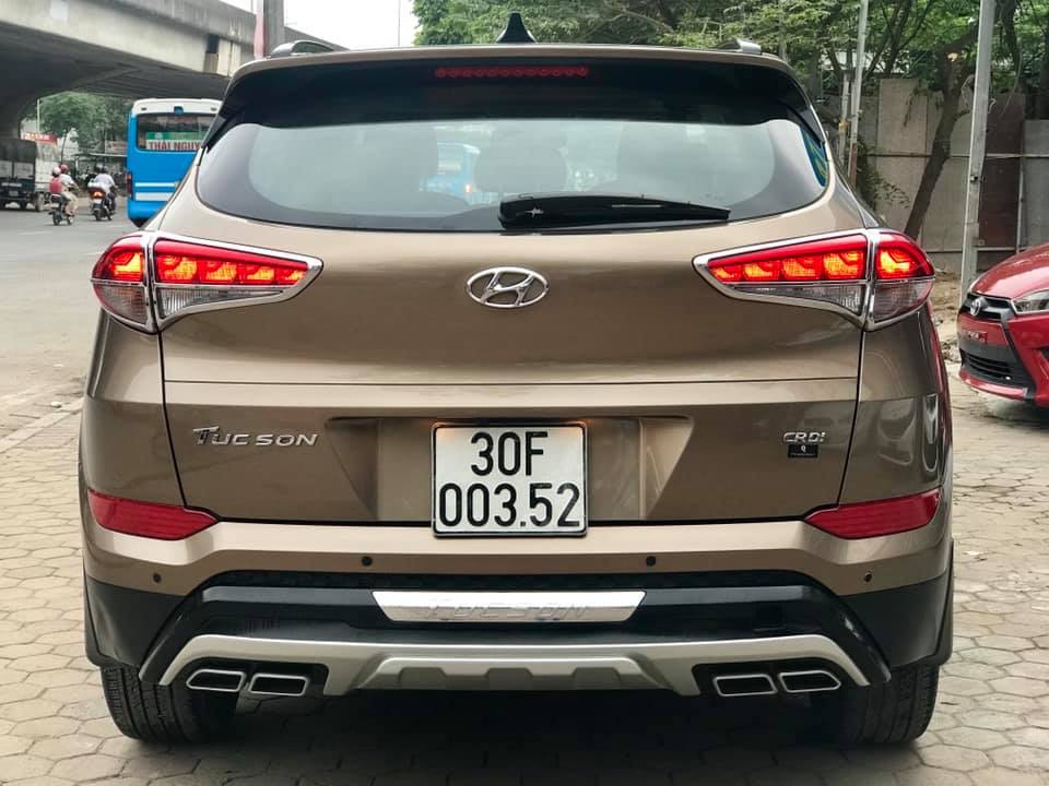 Hyundai Tucson   2017 - Cần bán xe Hyundai Tucson Full máy dầu đời 2017, màu nâu