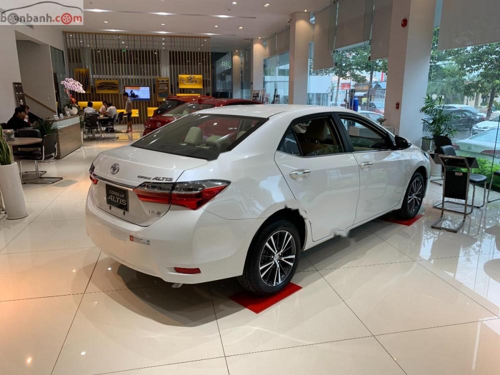 Toyota Corolla altis 1.8G AT 2019 - Bán ô tô Toyota Corolla Altis 1.8G AT sản xuất năm 2019, màu trắng giá cạnh tranh