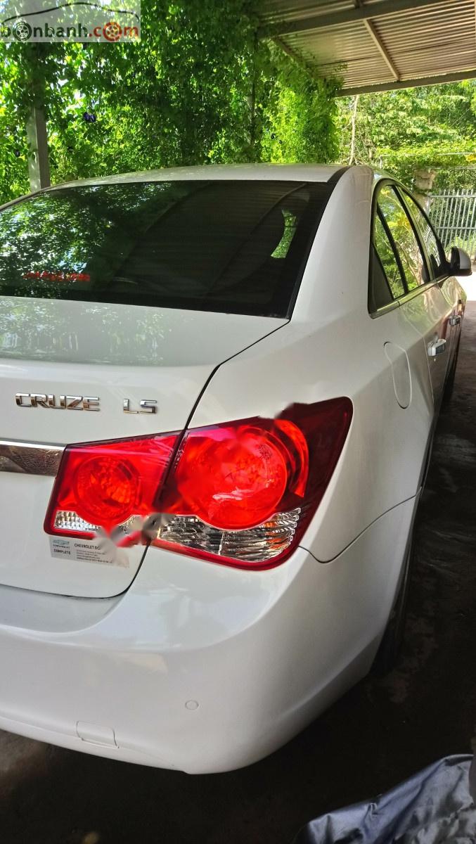 Chevrolet Cruze LS 1.6 MT 2015 - Cần bán Chevrolet Cruze LS 1.6 MT 2015, màu trắng, giá 380tr