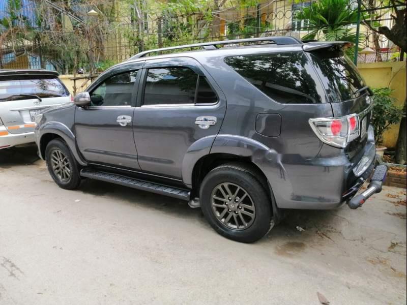 Toyota Fortuner 2013 - Cần bán lại xe Toyota Fortuner năm 2013 số tự động, giá 695tr