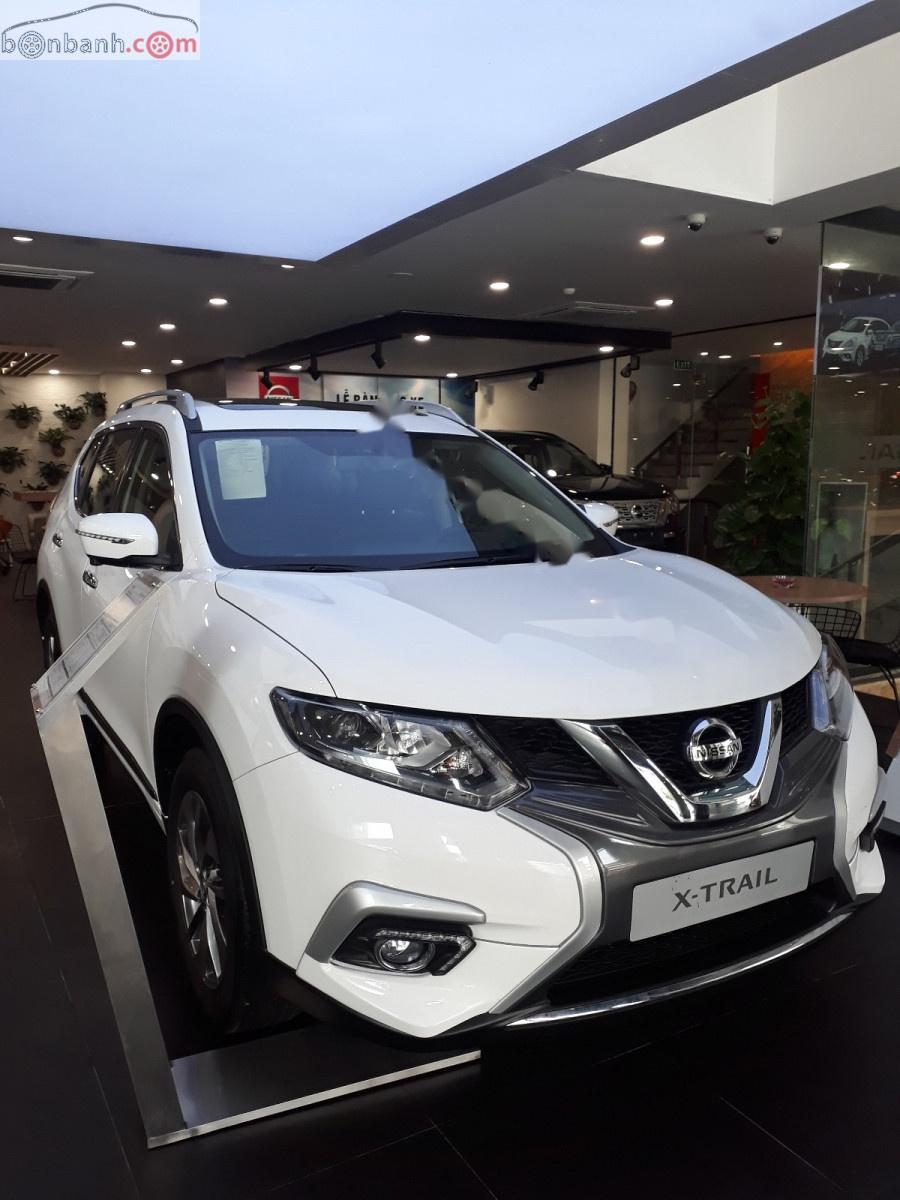 Nissan X trail V Series 2.5 SV Luxury 4WD 2019 - Bán xe Nissan X trail V Series 2.5 SV Luxury 4WD đời 2019, màu trắng, giá tốt