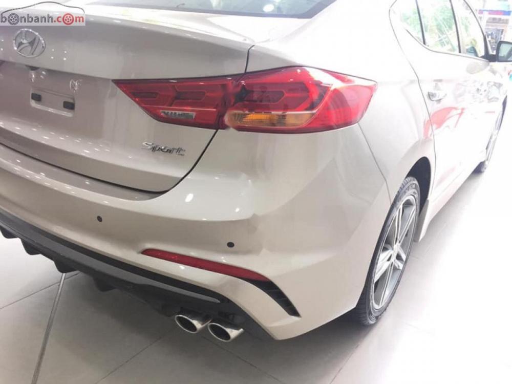 Hyundai Elantra Sport 2018 - Bán ô tô Hyundai Elantra sport năm sản xuất 2018, giá 700tr